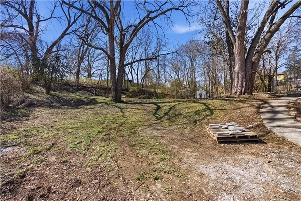 $299,000 | 2425 Northeast 38th Street, Kansas City, MO 64116