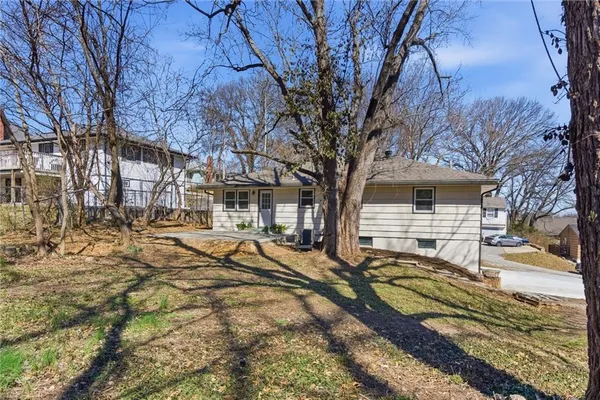$299,000 | 2425 Northeast 38th Street, Kansas City, MO 64116
