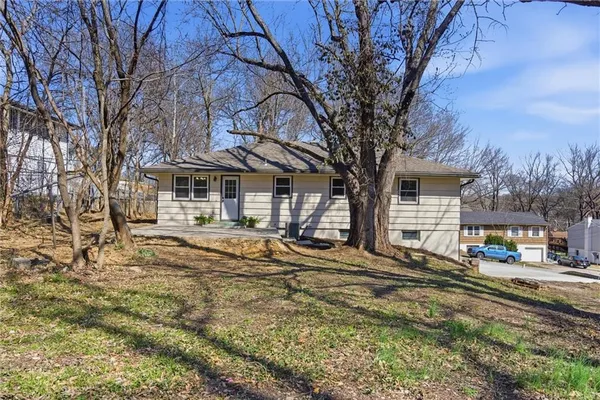 $299,000 | 2425 Northeast 38th Street, Kansas City, MO 64116