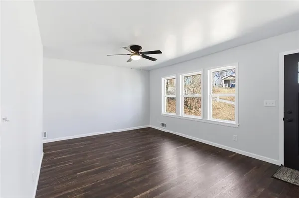 $299,000 | 2425 Northeast 38th Street, Kansas City, MO 64116