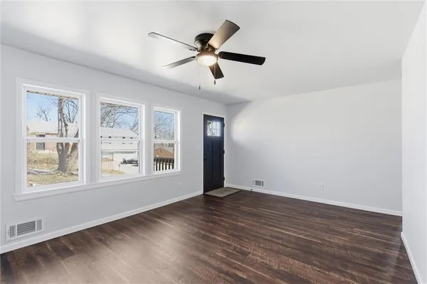$299,000 | 2425 Northeast 38th Street, Kansas City, MO 64116