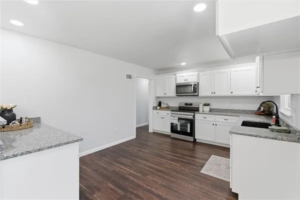 $299,000 | 2425 Northeast 38th Street, Kansas City, MO 64116