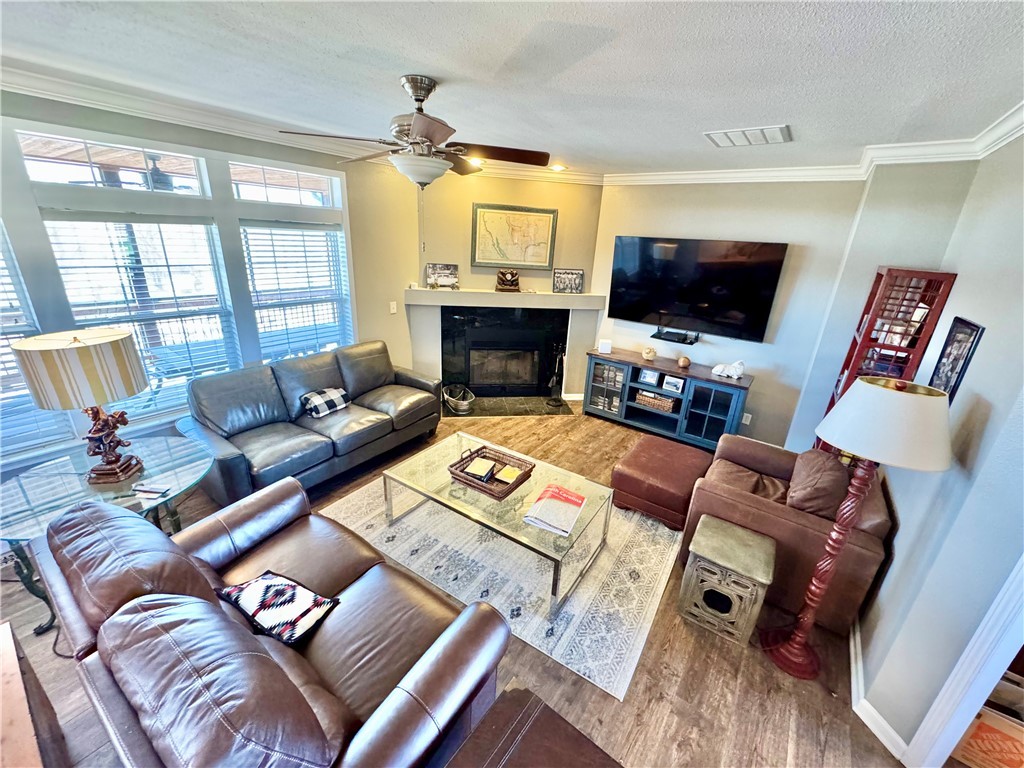 212 Holland Ford Road Pelzer, SC 29669 - Photo 4 of 46 Living Room