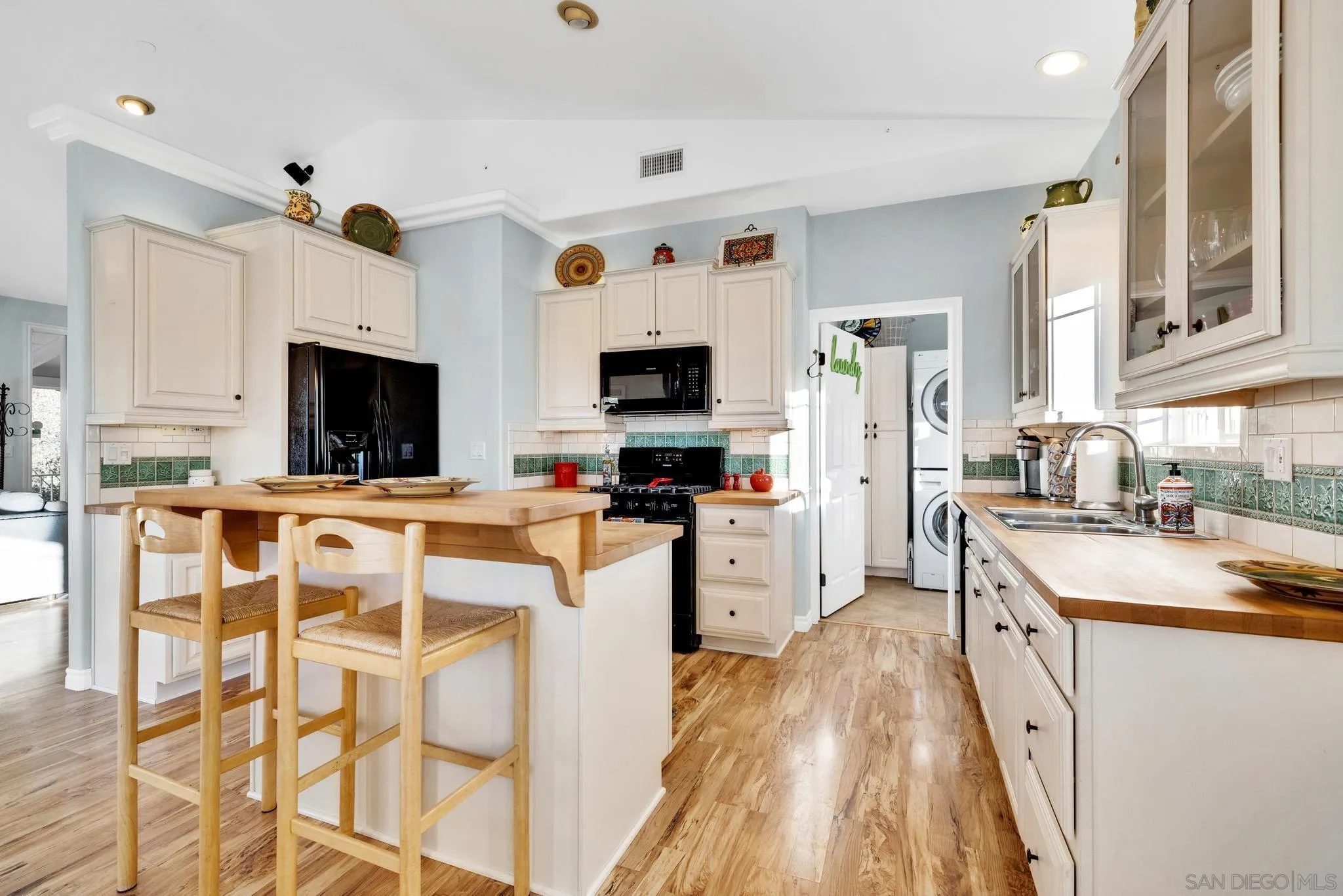 17735 Harrison Park Road Julian, CA 92036 - Photo 18 of 43 a kitchen with stainless steel appliances kitchen island granite countertop a stove top oven a sink a dining table and chairs