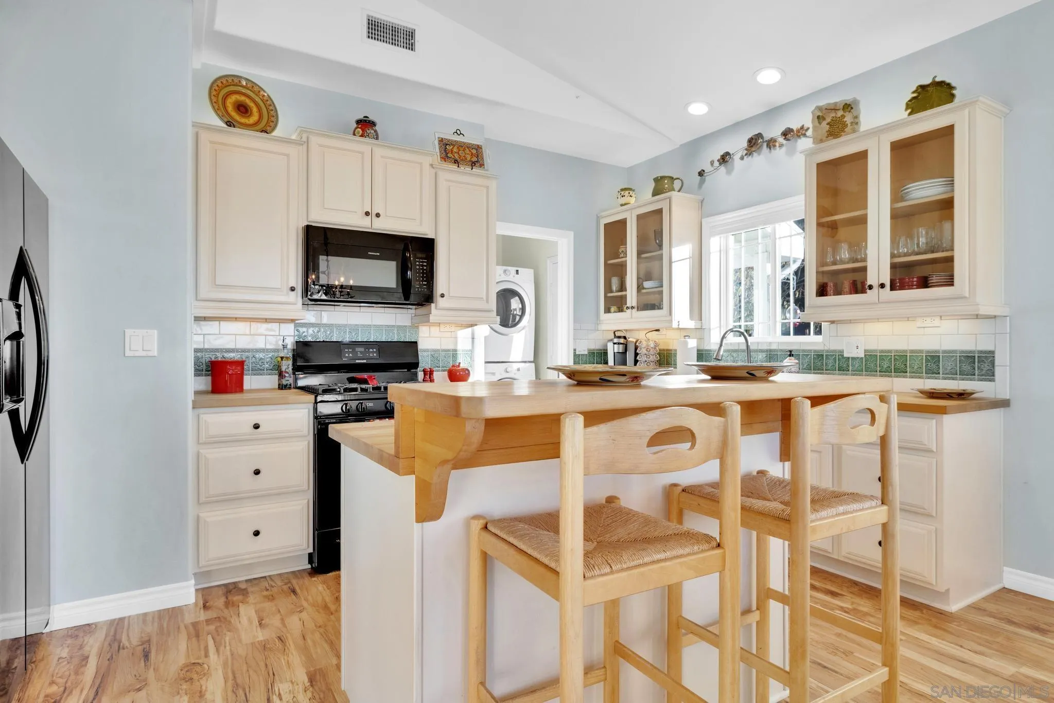 17735 Harrison Park Road Julian, CA 92036 - Photo 20 of 43 a kitchen with stainless steel appliances granite countertop a stove and a refrigerator