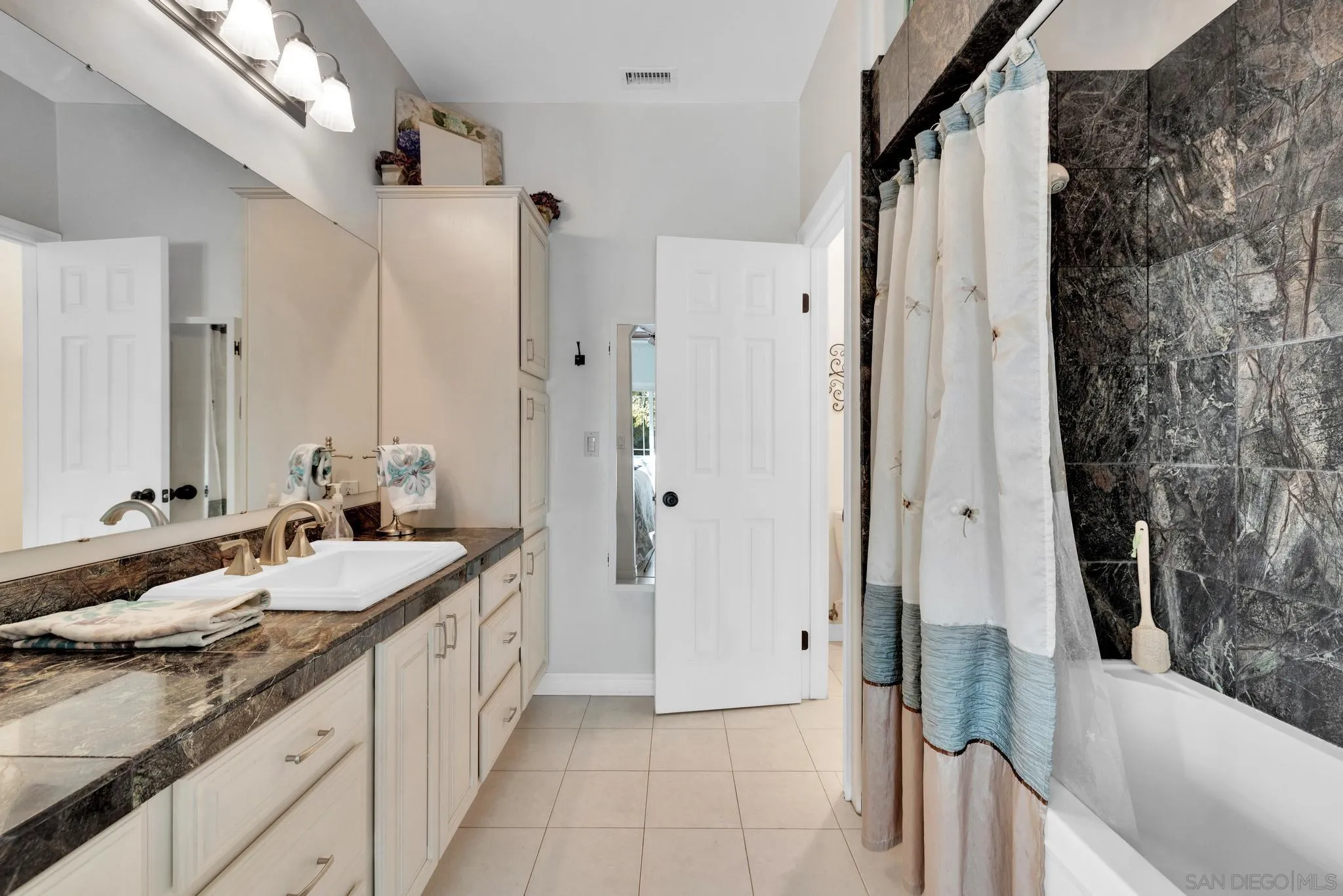 17735 Harrison Park Road Julian, CA 92036 - Photo 37 of 43 a spacious bathroom with a bathtub sink and mirror