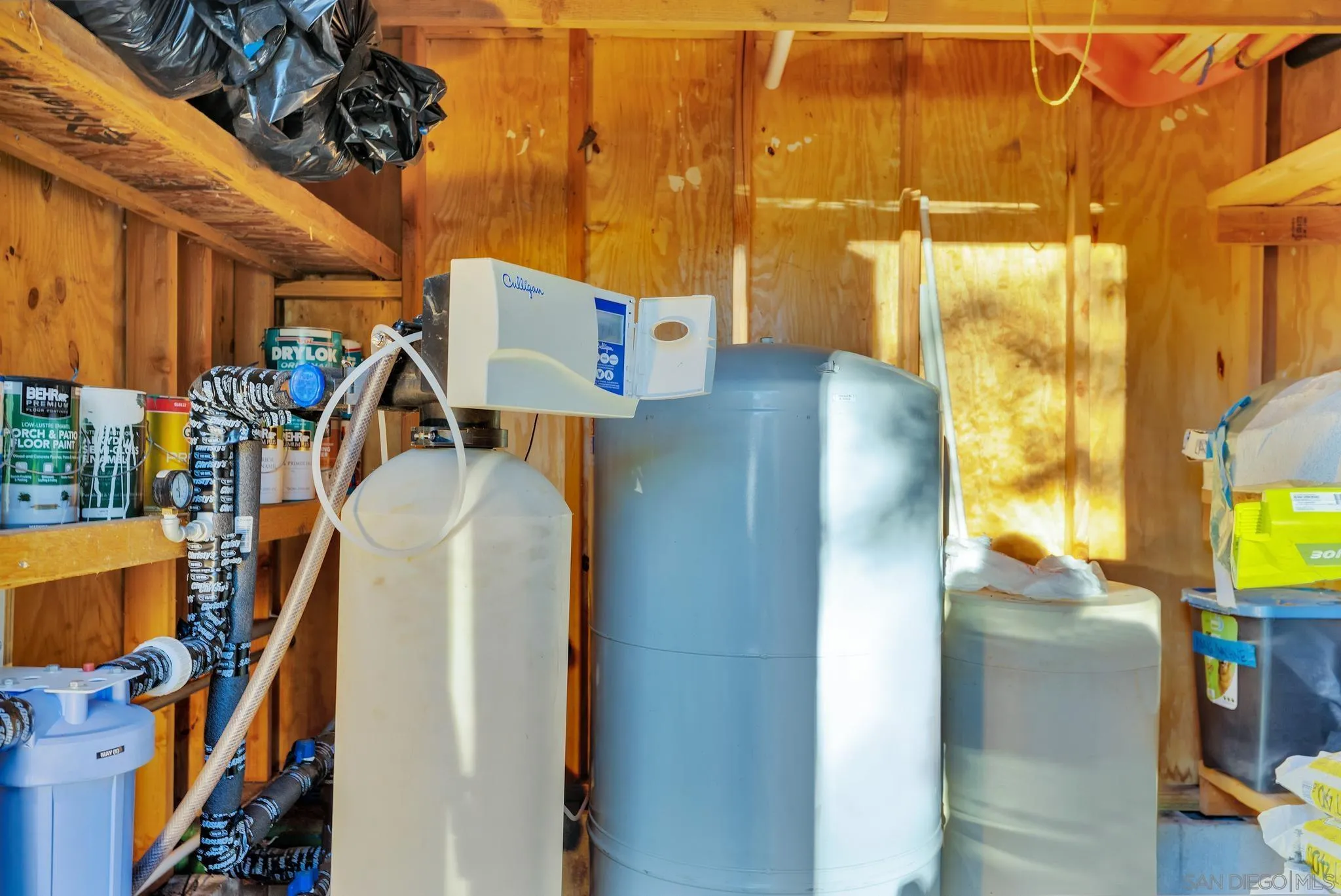 17735 Harrison Park Road Julian, CA 92036 - Photo 43 of 43 walk in closet with window