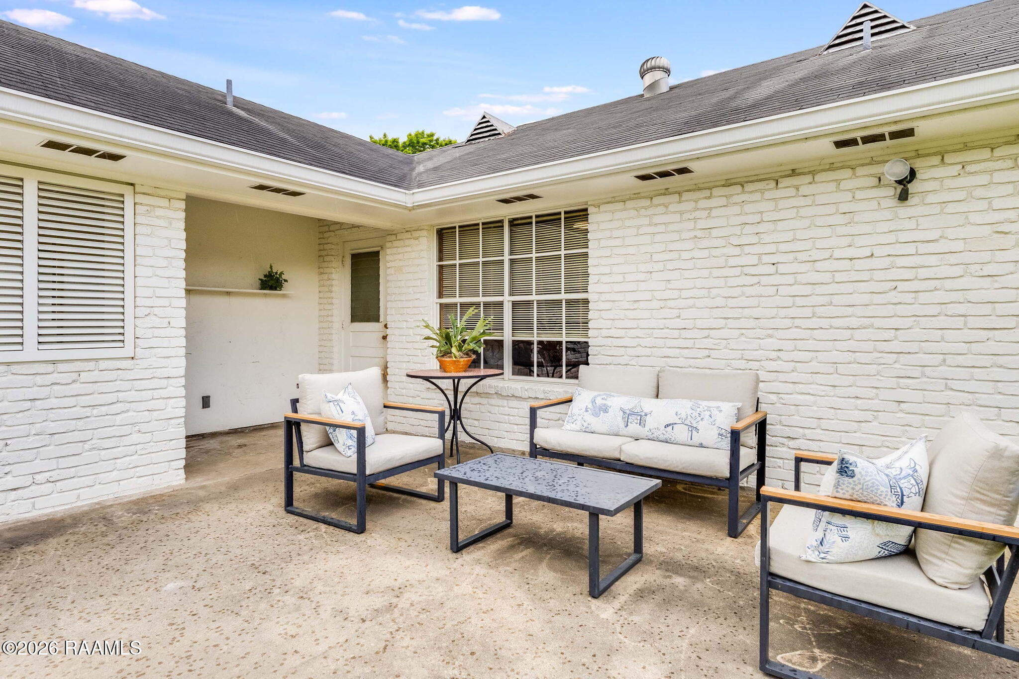 103 Tackaberry Road Lafayette, LA 70503 - Photo 18 of 21 103 Tackaberry patio