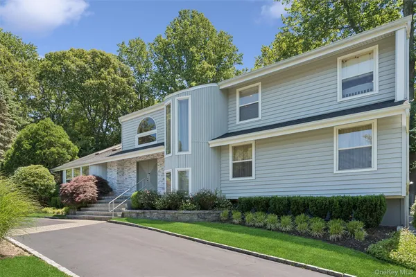 $2,728,888 | 2 Greenwood Lane, Woodbury, NY 11797