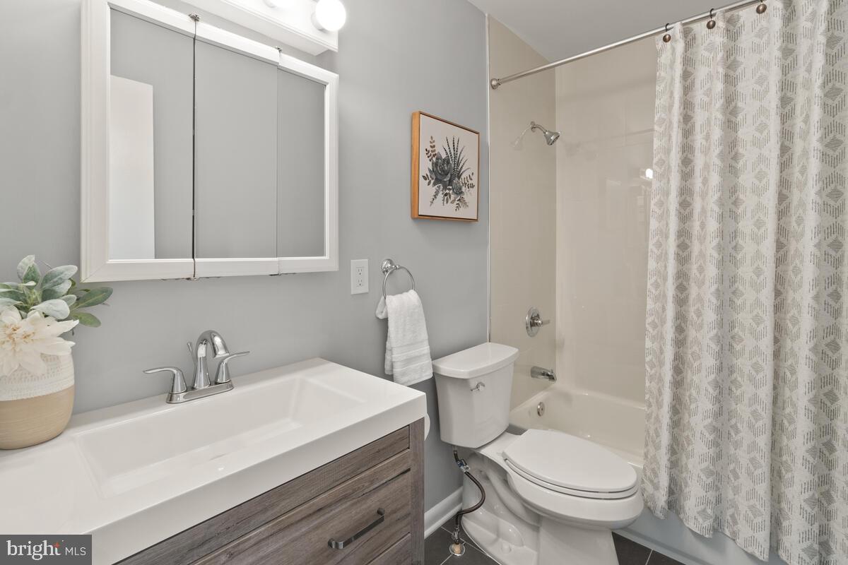 8123 Ball Road Frederick, MD 21704 - Photo 19 of 45 Hallway Full Bath