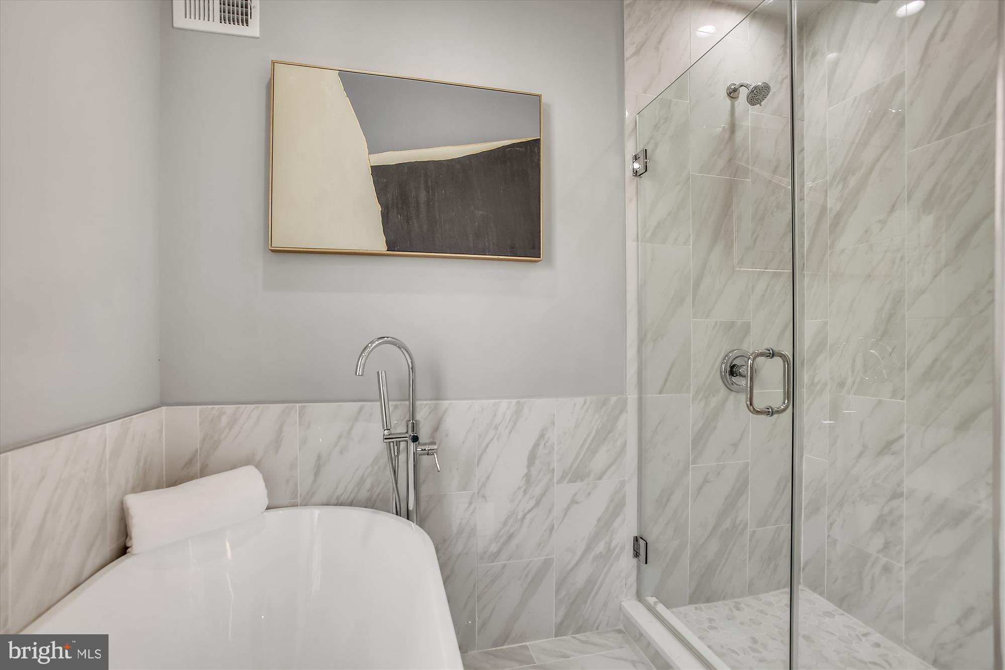 616 Roxboro Place Northwest Washington, DC 20011 - Photo 20 of 45 Primary Bath