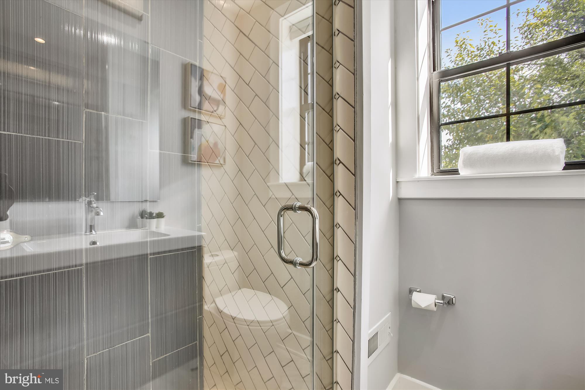 616 Roxboro Place Northwest Washington, DC 20011 - Photo 23 of 45 Upstairs Full Bath #2
