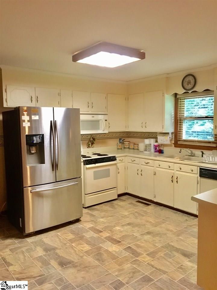 100 Brookbend Road Mauldin, SC 29662 - Photo 2 of 16 Gallery Image 2