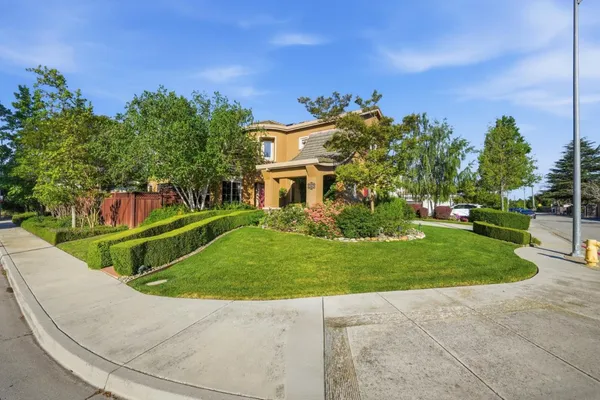 a view of a house with a backyard