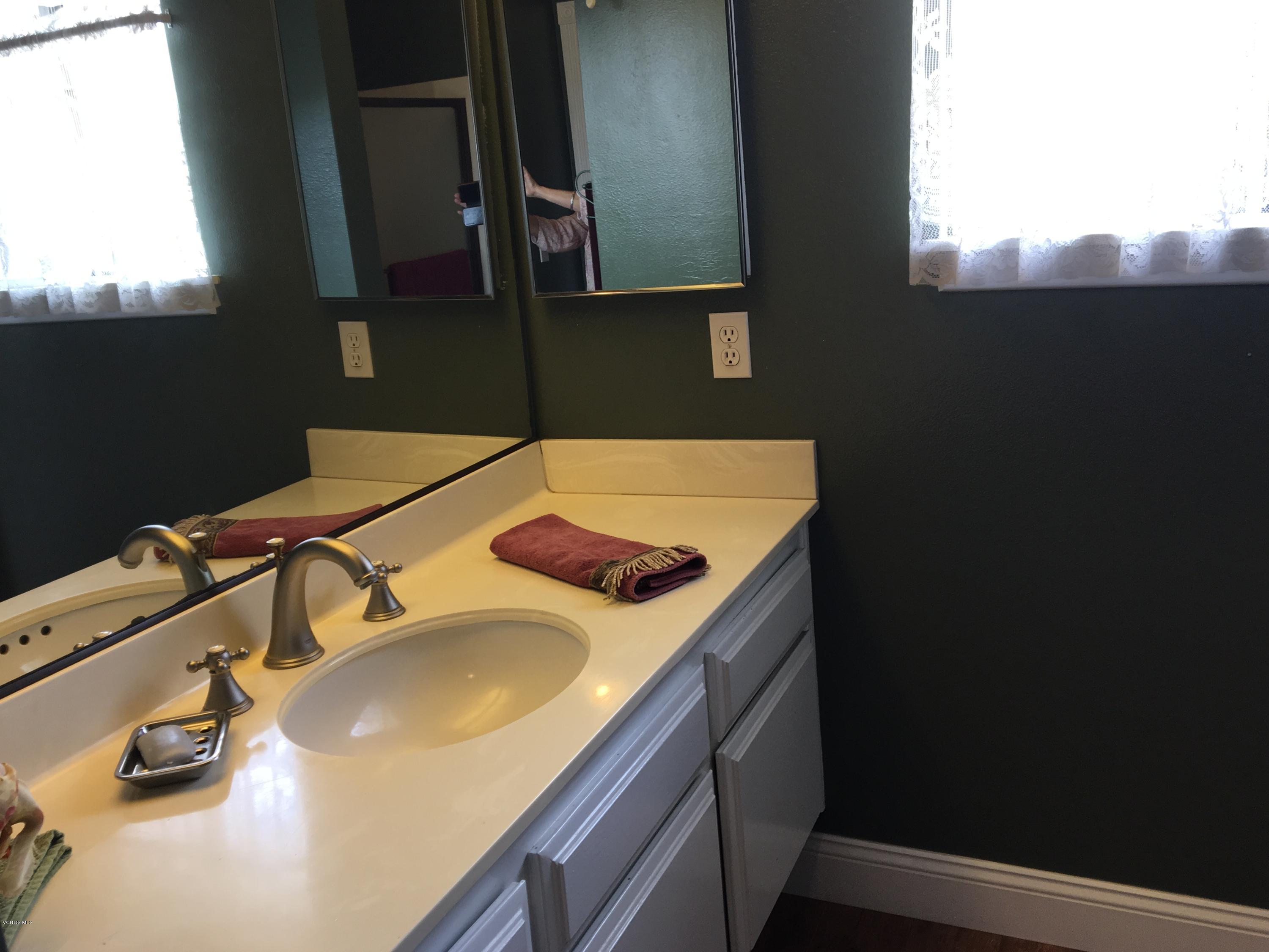 4723 Talmadge Road Moorpark, CA 93021 - Photo 13 of 31 10-DWNSTR Bath