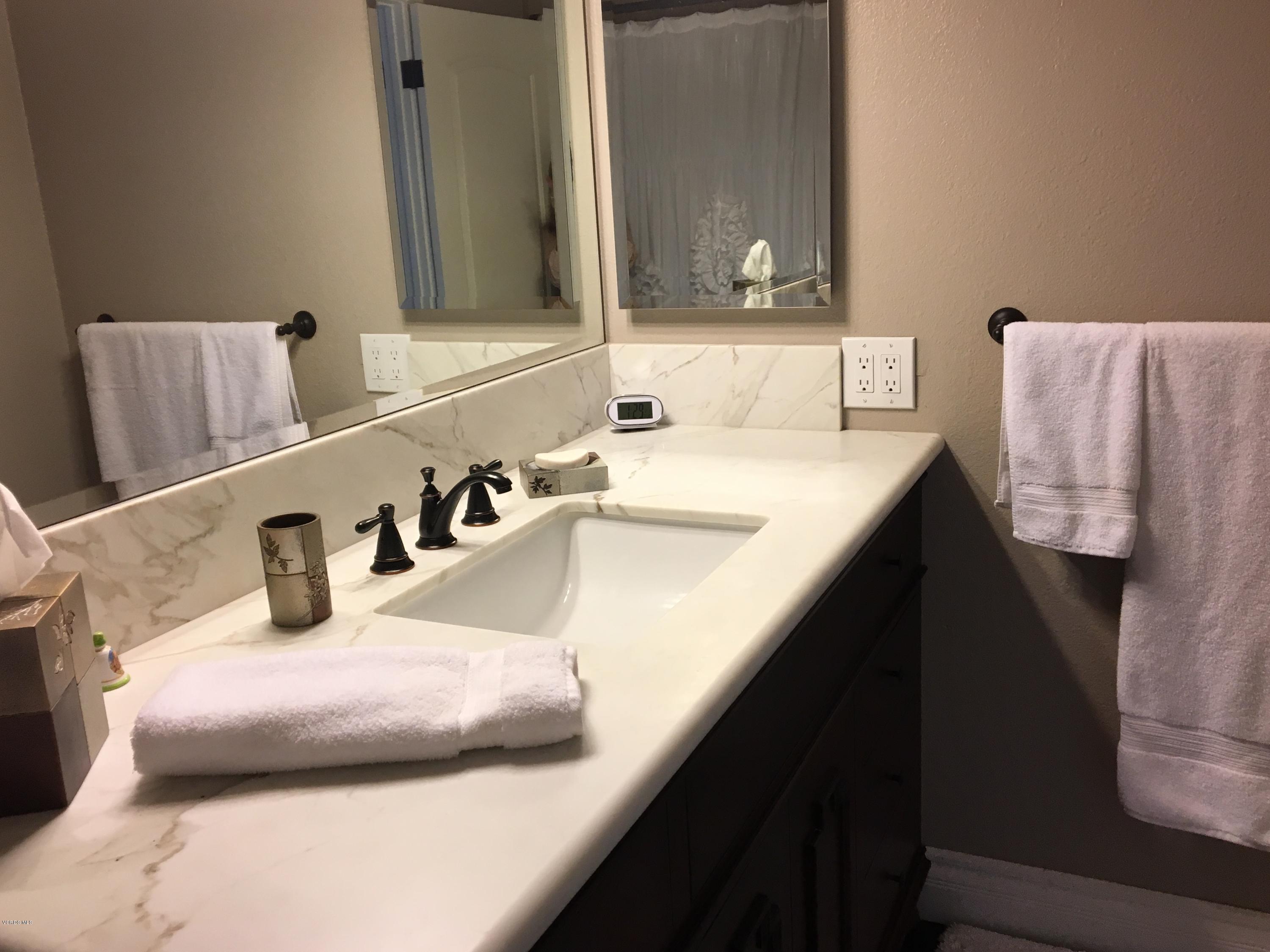 4723 Talmadge Road Moorpark, CA 93021 - Photo 19 of 31 16-Hall Bath