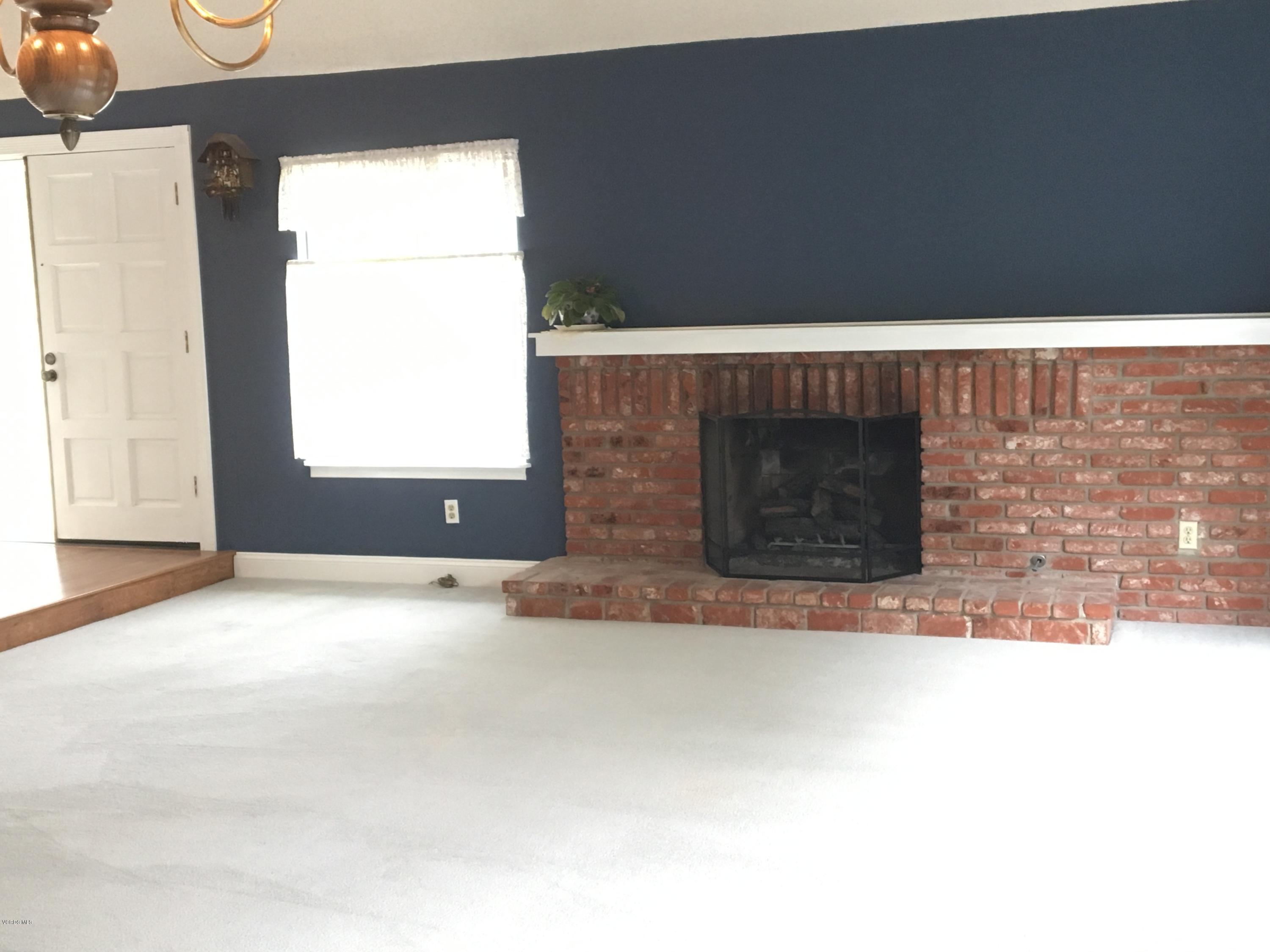 4723 Talmadge Road Moorpark, CA 93021 - Photo 5 of 31 5-Living Room