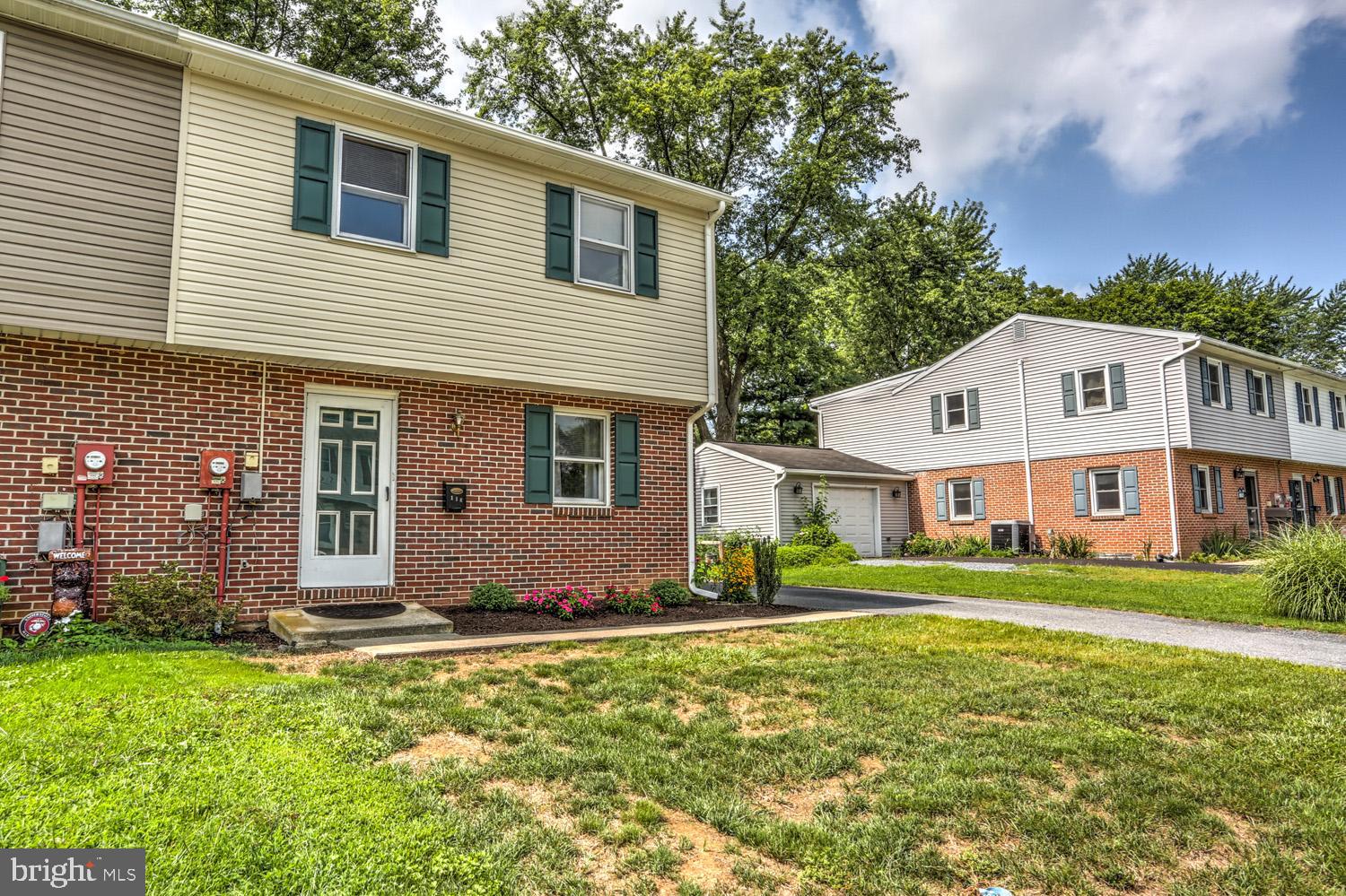 118 Noble Street Lititz, PA 17543 - Photo 3 of 40
