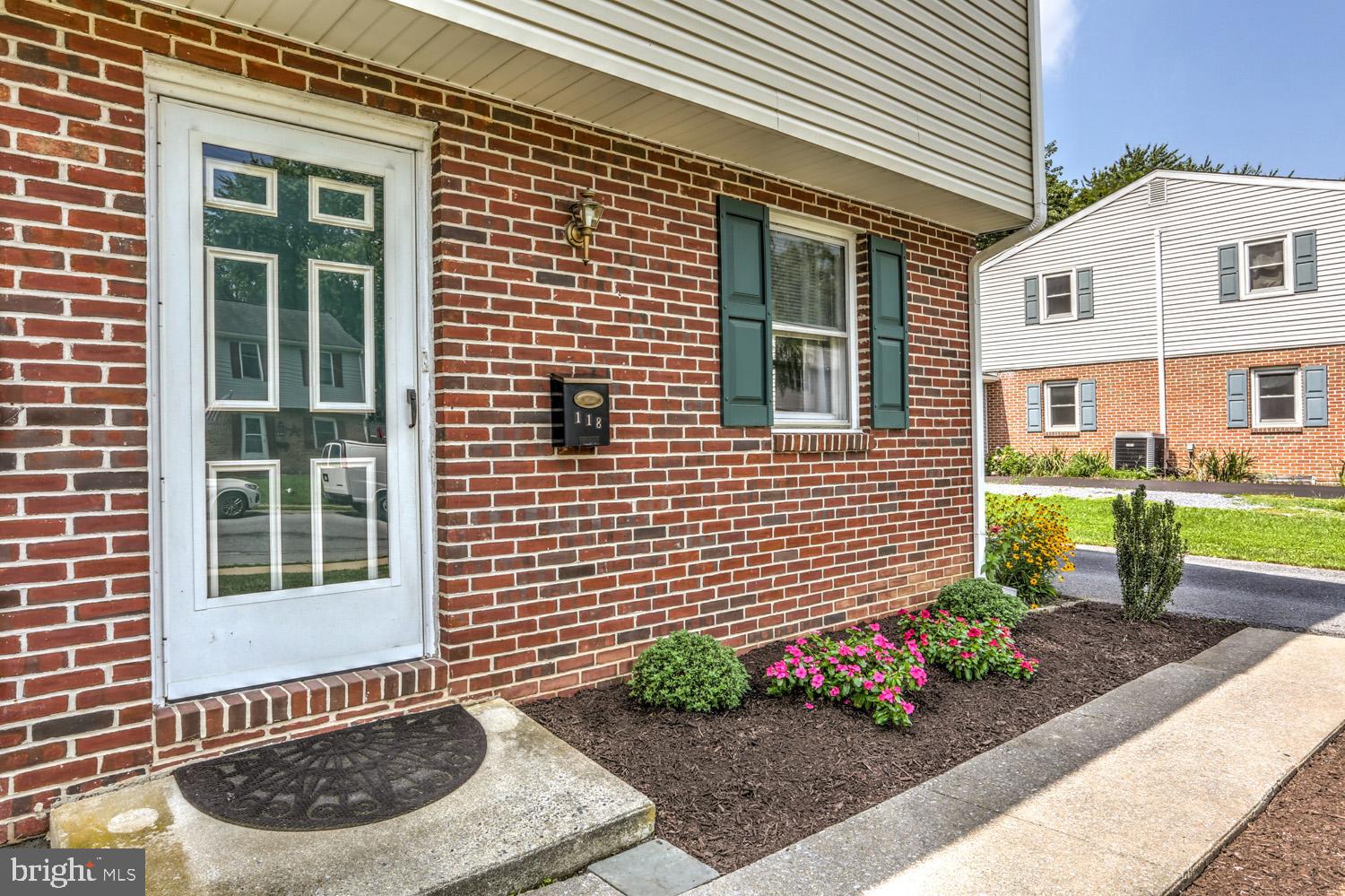 118 Noble Street Lititz, PA 17543 - Photo 4 of 40