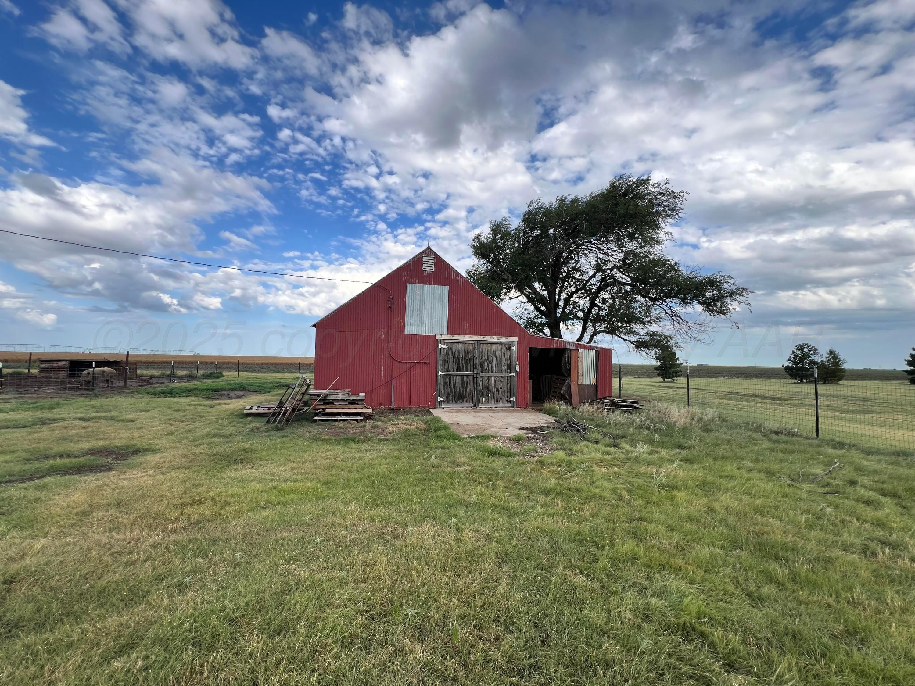 233 Fm 378 Silverton, TX 79257 - Photo 27 of 32 Barn