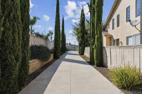 a view of a house with backyard and garden