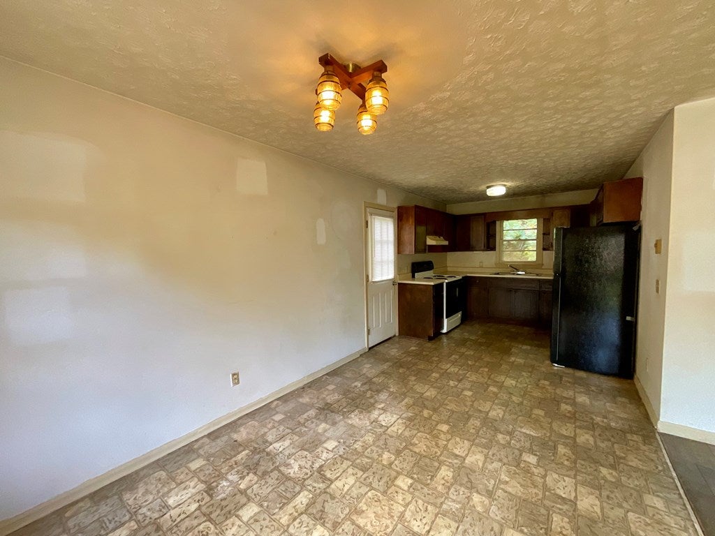 101 Spring Street Galax, VA 24333 - Photo 4 of 12 Gallery Image 4