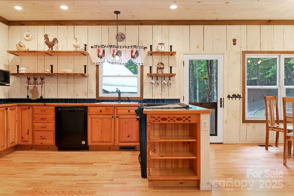 418 Sandy Lane Brevard, NC 28712 - Photo 22 of 45 a view of a kitchen