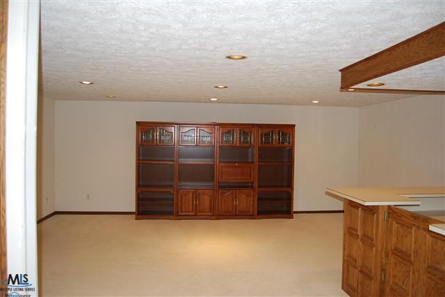 922 GreenView Court Rochester, MI 48307 - Photo 18 of 23 31137820-17.JPG