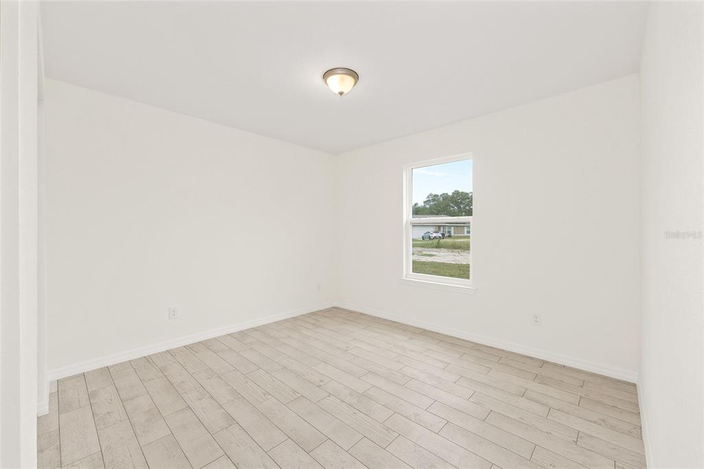 229 Locust Lane Ocala, FL 34472 - Photo 25 of 28 an empty room with a window