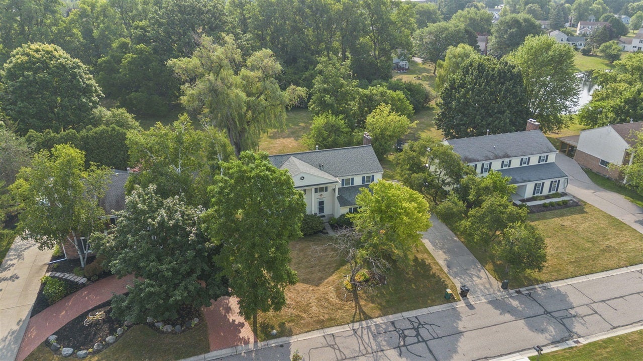 36233 Fredericksburg Road Farmington, MI 48331 - Photo 48 of 57