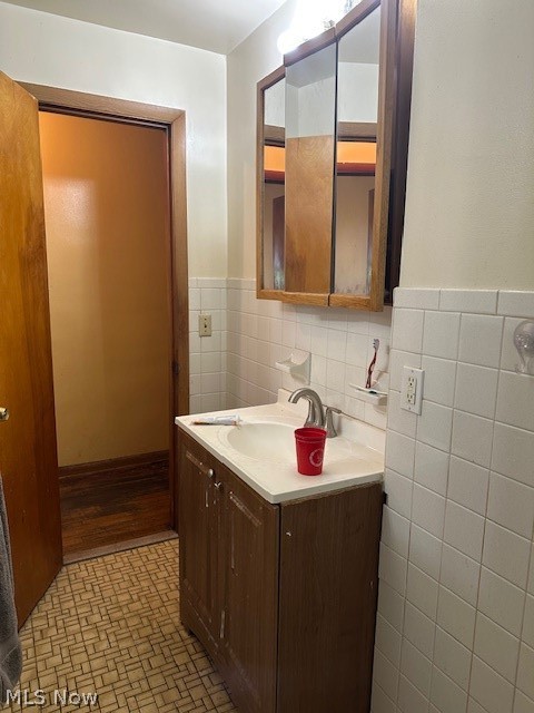 207 Forbes Road Bedford, OH 44146 - Photo 14 of 21