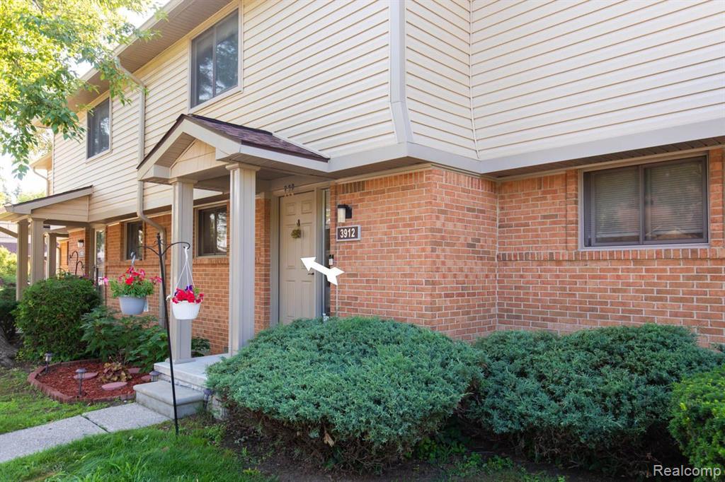 3912 Old Creek Road Troy, MI 48084 - Photo 1 of 38 Gallery Image 1