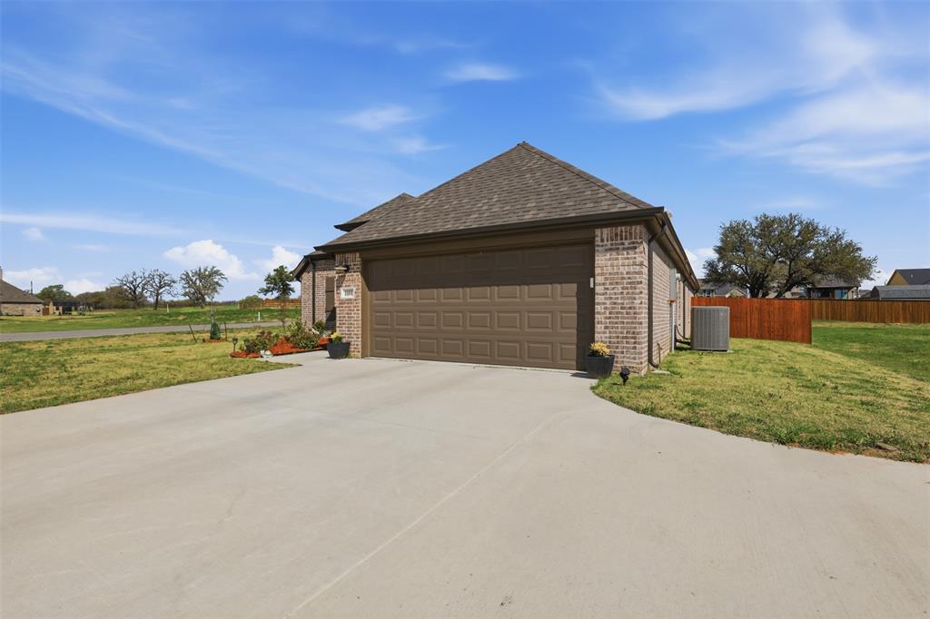 1101 Springfield Road Springtown, TX 76082 - Photo 6 of 32