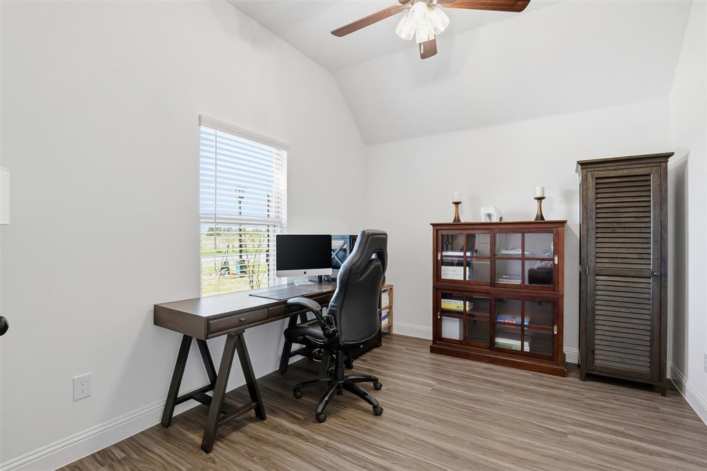 1101 Springfield Road Springtown, TX 76082 - Photo 9 of 32