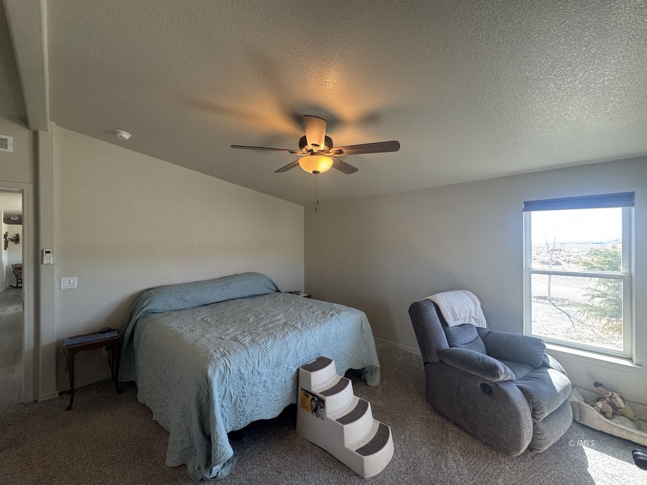 352 Wofford Road Bishop, CA 93514 - Photo 16 of 34 Primary Bedroom