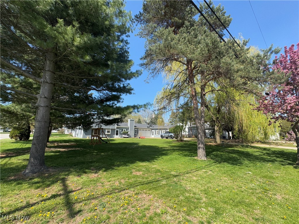 867 Vermilion Road Vermilion, OH 44089 - Photo 16 of 27 View of yard
