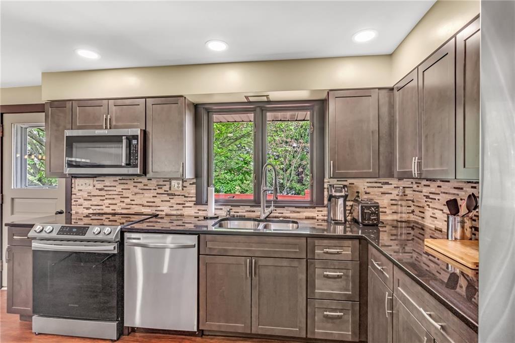 488 Wendel Road Irwin, PA 15642 - Photo 10 of 25 Gallery Image 10