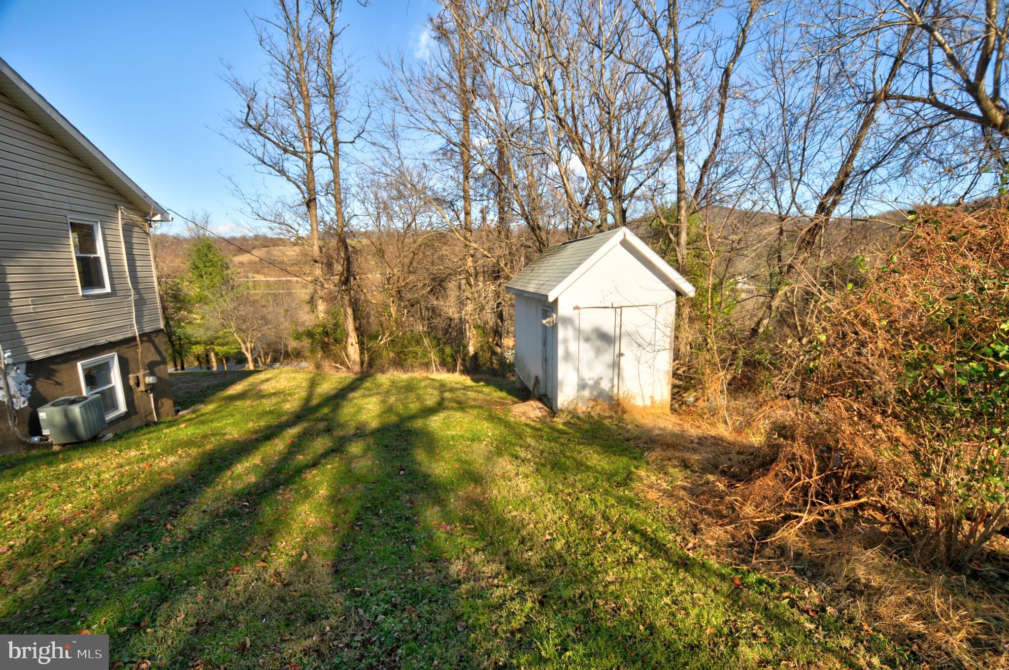 148 Creek Road Front Royal, VA 22630 - Photo 22 of 55 Side yard