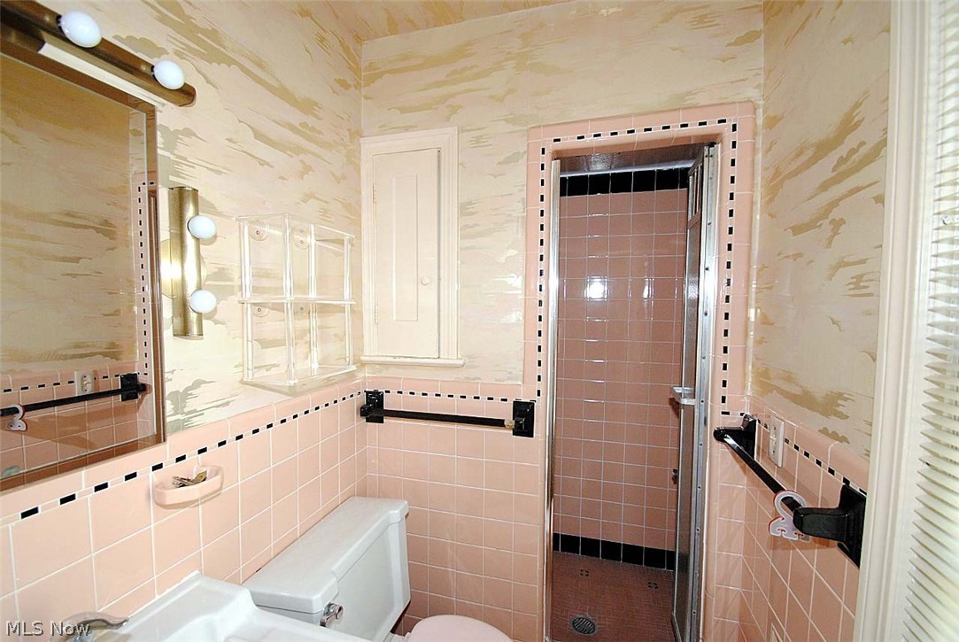 2406 Glendon Road Cleveland, OH 44118 - Photo 20 of 35 Gallery Image 20
