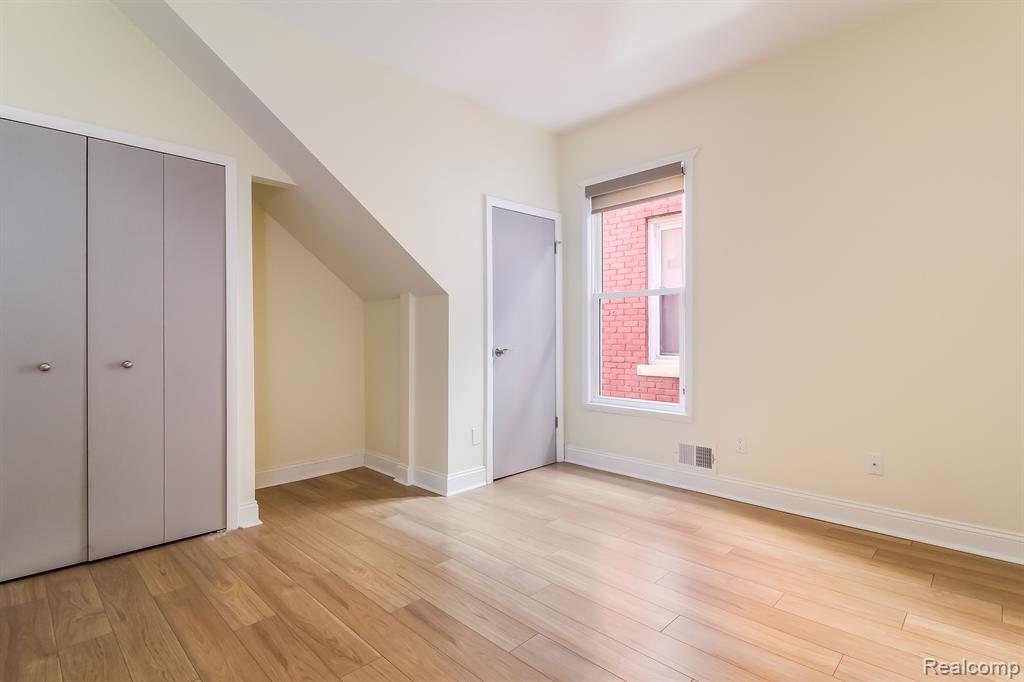 2950 Field Street Detroit, MI 48214 - Photo 35 of 48