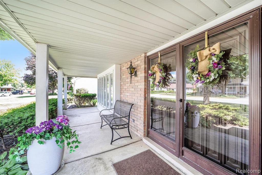 35955 Charter Crest Road Farmington Hills, MI 48335 - Photo 2 of 44