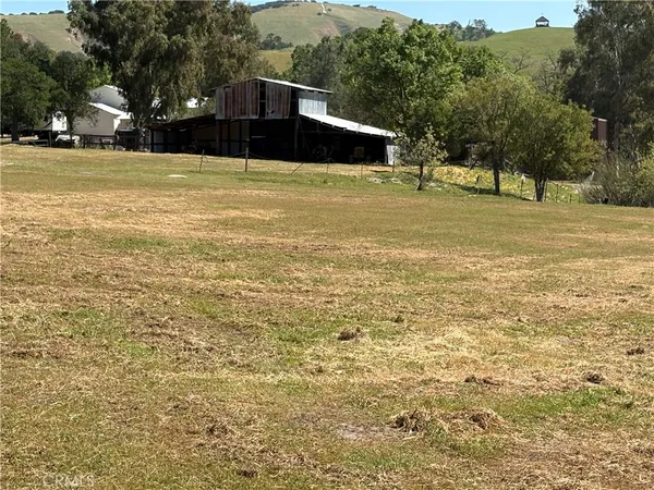 a house view with swimming pool