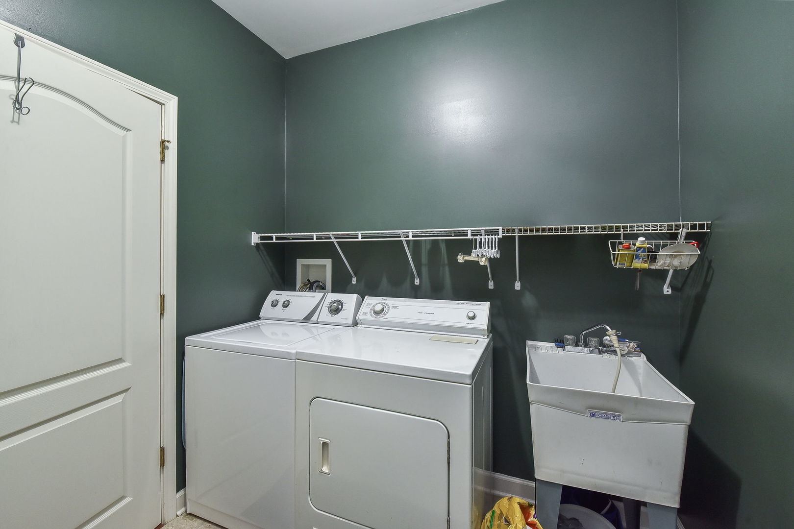 708 Bohannon Circle Oswego, IL 60543 - Photo 14 of 24 a utility room with dryer and washer