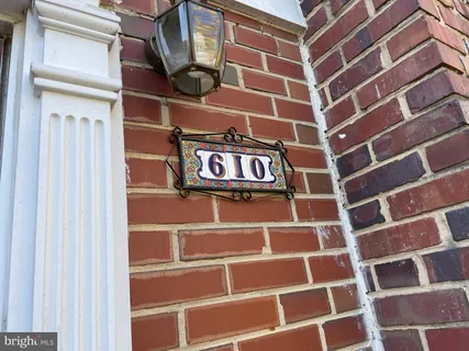 a close up of a street sign
