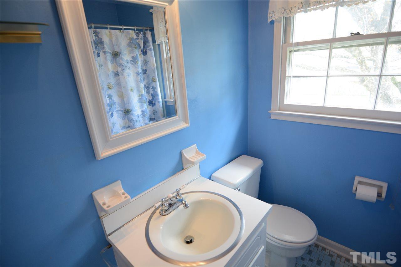 4016 Willow Oak Road Raleigh, NC 27604 - Photo 11 of 21 a bathroom with a toilet and a sink