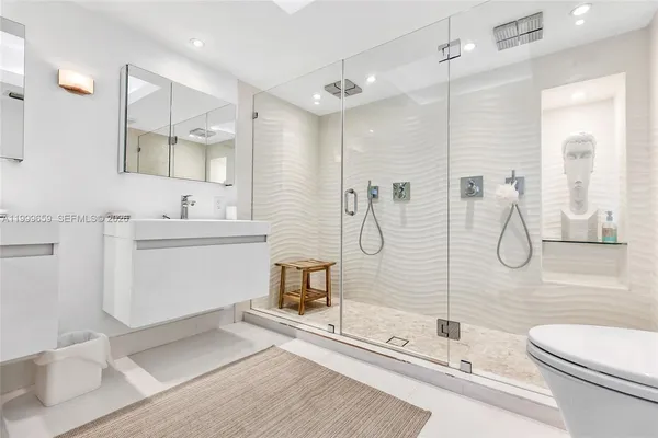 $9,000 | 6301 Collins Avenue, Unit 2103, Miami Beach, FL 33141