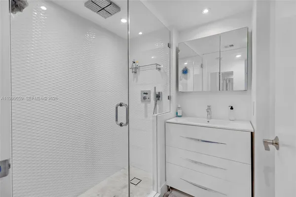 $9,000 | 6301 Collins Avenue, Unit 2103, Miami Beach, FL 33141