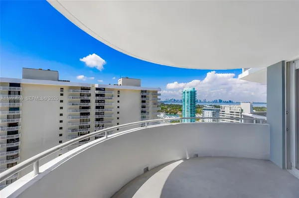 $9,000 | 6301 Collins Avenue, Unit 2103, Miami Beach, FL 33141