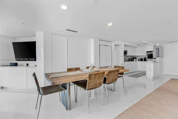 $9,000 | 6301 Collins Avenue, Unit 2103, Miami Beach, FL 33141