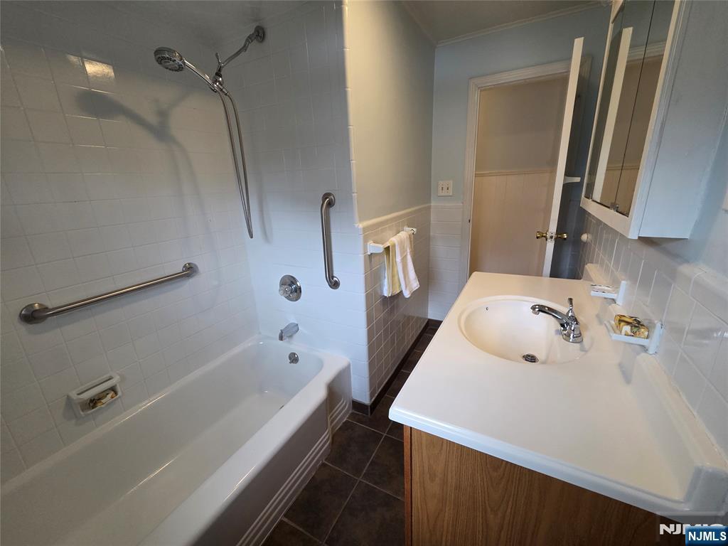 276 Franklin Turnpike Ridgewood, NJ 07450 - Photo 14 of 23 a bathroom with a bathtub and a shower